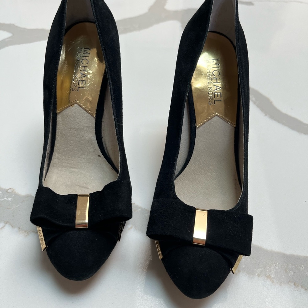Michael Kors Suede pumps